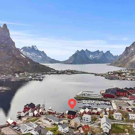 Reine Front View - Mountain & Seaview Villa Bagian luar foto