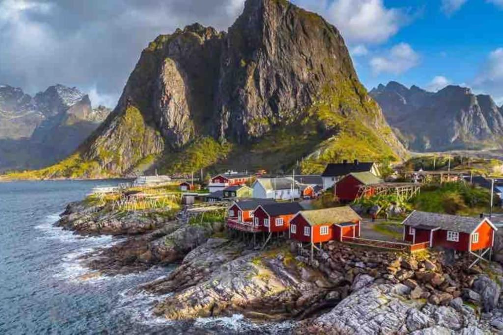 Reine Front View - Mountain & Seaview Villa Bagian luar foto