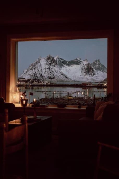 Reine Front View - Mountain & Seaview Villa Bagian luar foto